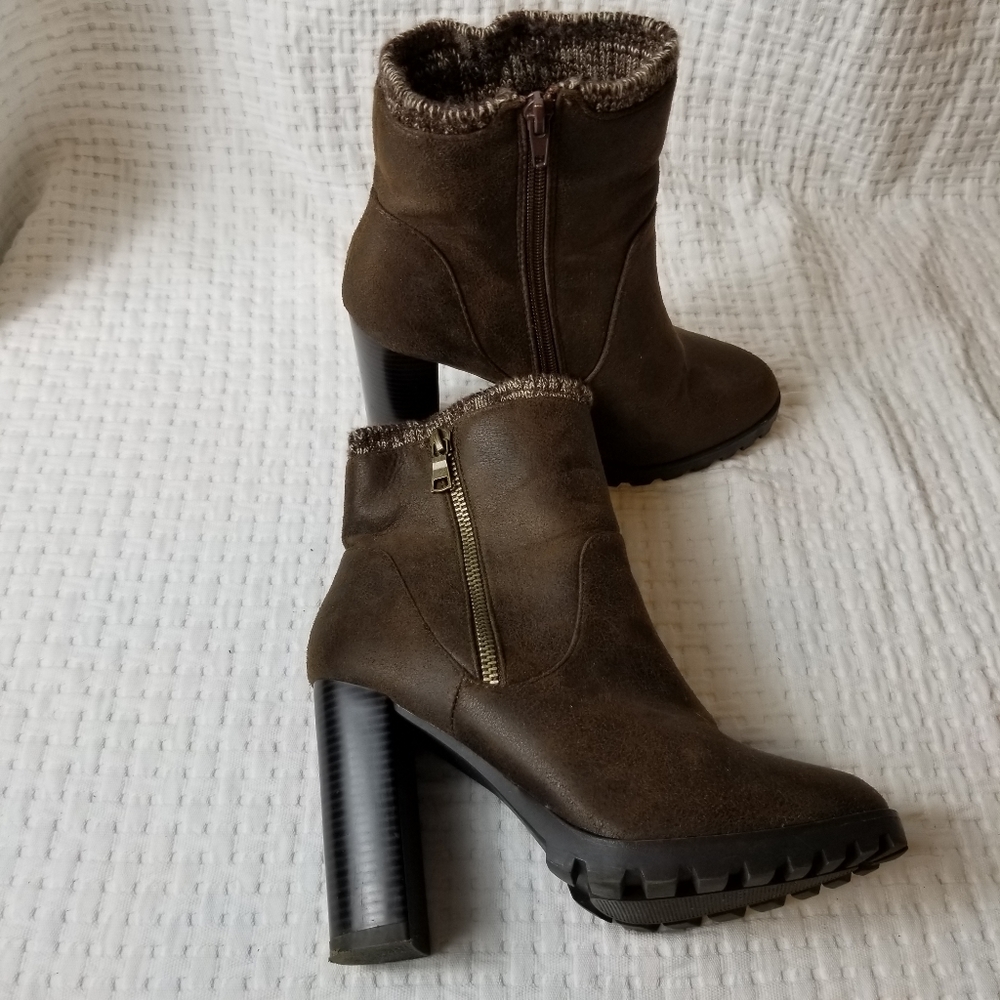 JustFab Carlina Brown Sweater Cuff Booties